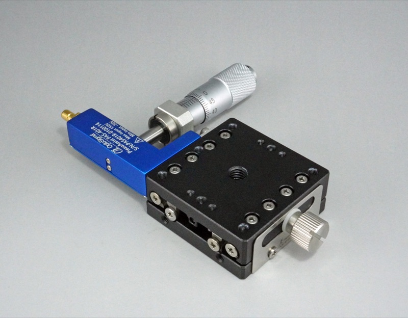 Stolik X o wymiarach 40X40mm z asystą piezoelektryczną, prawy regulator, +/-6.5mm, gwinty M3 (TADC-401SRPA)