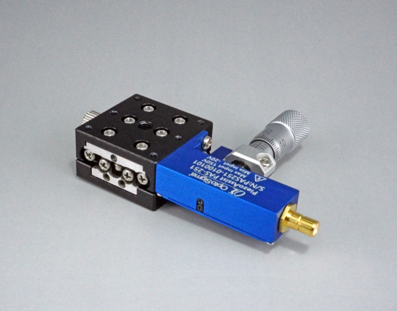 Stolik X o wymiarach 25X25mm z asystą piezoelektryczną, lewy regulator, +/-3mm, gwinty M2 (TADC-251SPA)