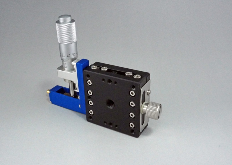 Stolik Z z asystą piezo, 40X40mm, (pionowa platforma/baza), prawoskrętny regulator +/-6.5mm, gwinty M3 (TADC-401SRZPA)