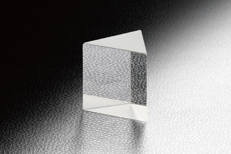 Pryzmat Littrowa z dyspersją Brewstera (Custom-made_ BrewsterDispersing Littrow Prism)