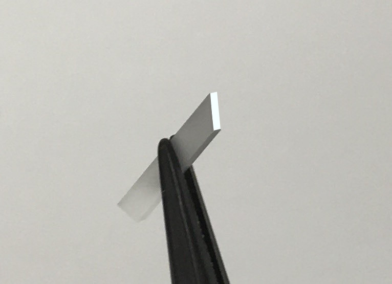 Mikropryzmat prostokątny 1.0 x 1.0 x 8.0mm, przedłużony, do obrazowania endoskopowego dwufotonowego, hypotenusa pokryta aluminium ochronnym (23091004592)