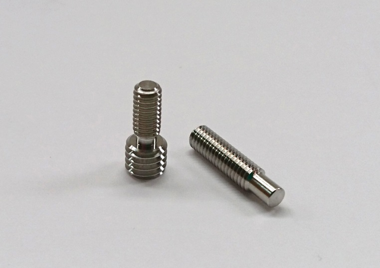 Śruba ustalająca M4x17.5mm z końcówką stożkową, kompatybilna z próżnią (VSC-M4-18EE)
